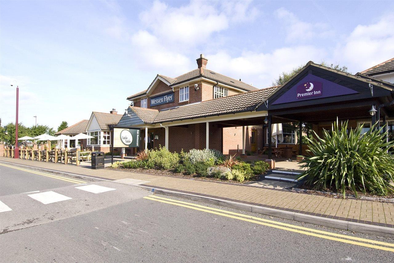 Premier Inn Bristol South Eksteriør billede